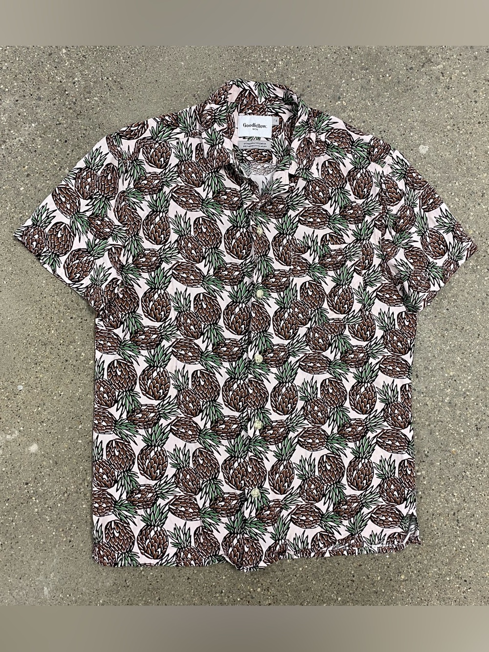 Retro Pineapple Pattern 🍍 men’s button up super comfy shirt size Small